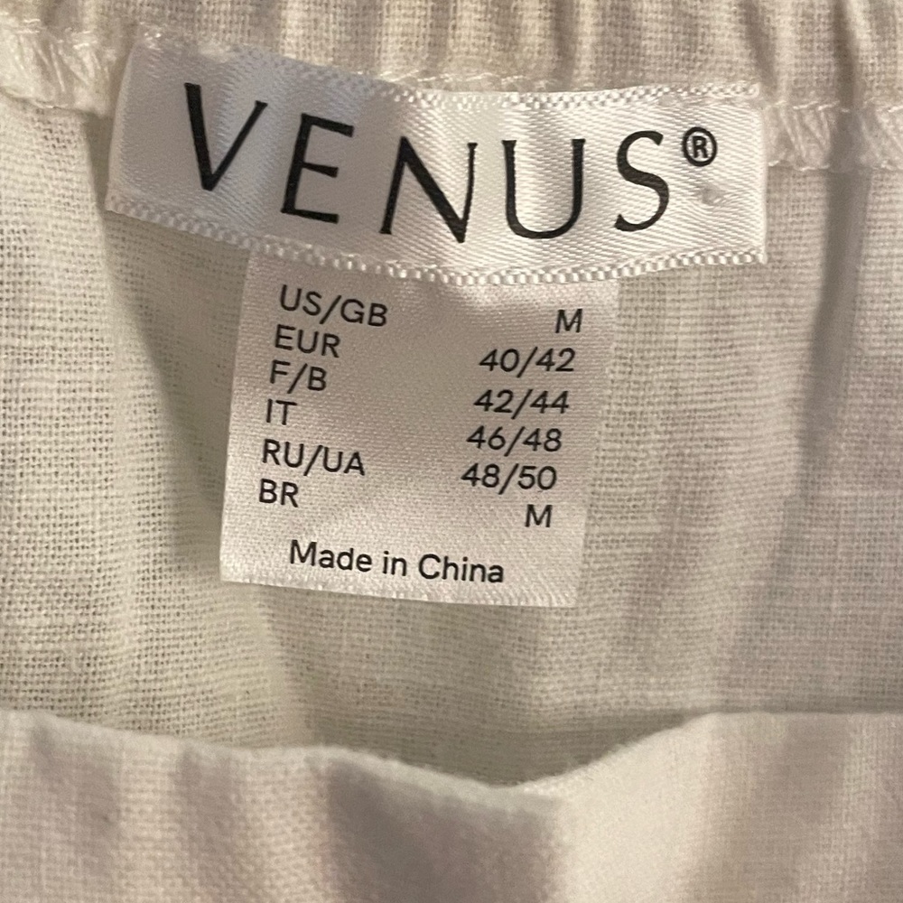 White sleeveless top with adjustable waist and button detailing from Venus - Picture 5 of 7